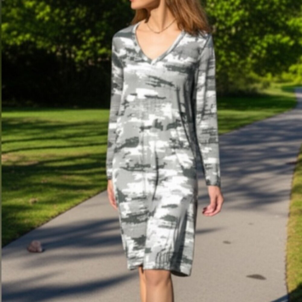 Lularoe Women's Sz Medium Emily Swing Dress Long Sleeve V-Neck Camouflage Pocket